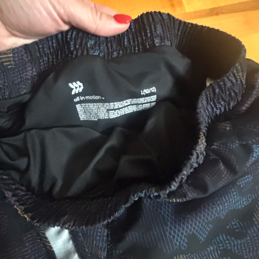 All In Motion Patterned Shorts - Picture 3 of 3